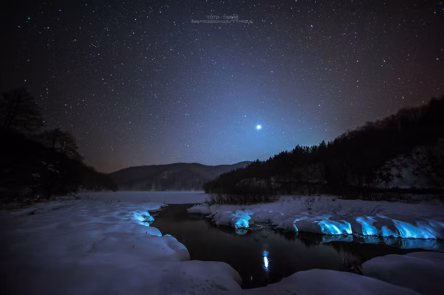 Nhiều người có dịp tới vườn quốc gia hồ Plitvice vào mùa đông đều có chung cảm nhận rằng dường như nơi đây có hơi thở của bà chúa tuyết. (Nguồn Bored Panda)