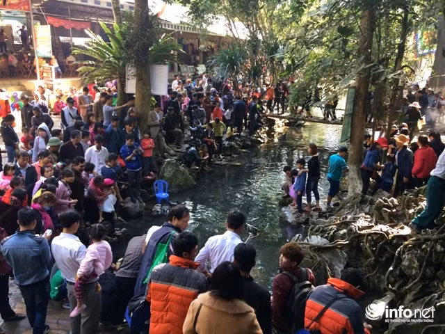 Linh thieng Le khai ha cua nguoi Muong o suoi ca than-Hinh-3