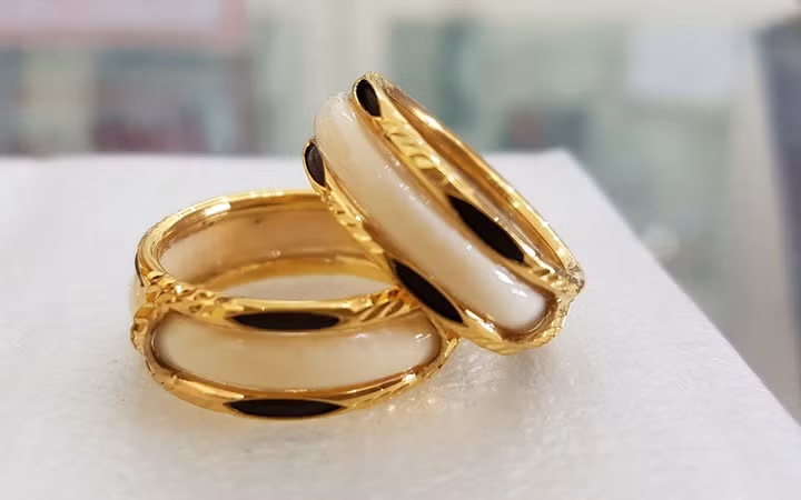 Nhẫn đuôi voi là mặt hàng được ưa chuộng (Ảnh: VTC News)