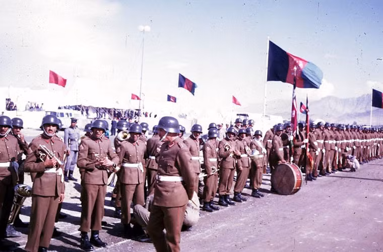 Afghanistan còn có một quân đội hiện đại nhờ những cải cách hồi thập niên 1920 của nhà vua Amanullah Khan.