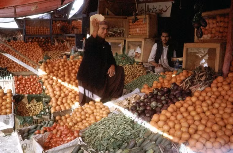 Một khu chợ bán quả ở Afghanistan.