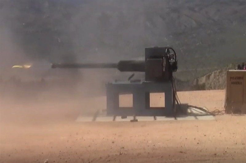 Pháo ALAS-MC có ưu thế hơn nhiều so với dòng pháo 25 và 30mm hiện tại theo tiêu chuẩn NATO. Nhờ cỡ đạn lớn hơn, pháo ALAS-MC có tầm bắn đạt 4km, xa hơn nhiều so với pháo M242 25mm đang là tiêu chuẩn trên các dòng xe chiến đấu của Quân đội Mỹ.