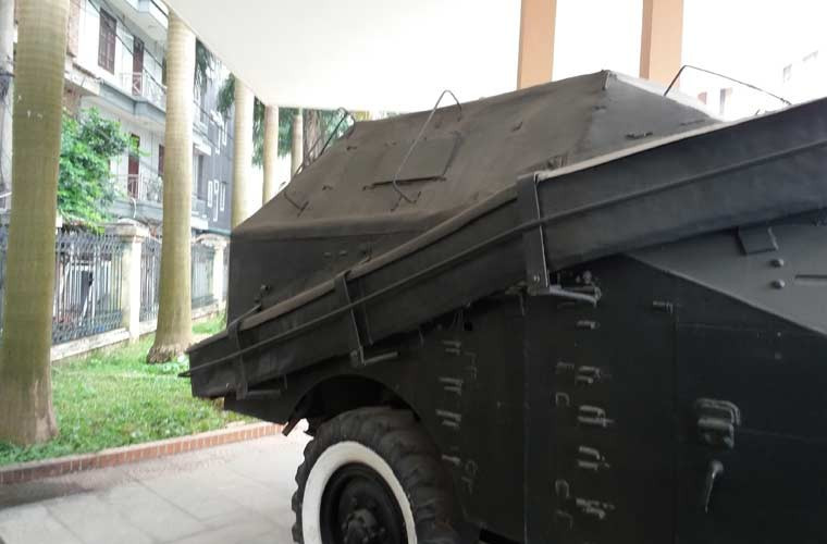 Chiếc được trưng bày ở bảo tàng này là một trong 62 xe được đưa vào hoạt động trên tuyến đường Trường Sơn từ năm 1968-1972, đã tham gia rà phá nhiều bom nổ chậm, bảo đảm thông đường cho xe vận chuyển hàng kịp thời phục vụ chiến trường trong kháng chiến chống Mỹ.