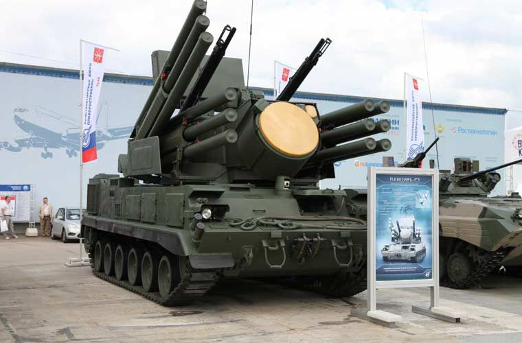Tuy chỉ là vũ khí phòng không tầm thấp nhưng Mỹ, phương Tây không có bất kì thứ vũ khí nào tương tự tổ hợp pháo - tên lửa phòng không Pantsir-S1. Tổ hợp vũ khí nguy hiểm này có thể đặt trên xe bánh xích hoặc xe bánh lốp, được trang bị 12 tên lửa phòng không và 2 pháo 30mm cho phép nó hạ nhiều mục tiên trên không, kể cả tên lửa đạn đạo.