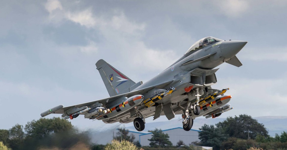 Eurofighter Typhoon cất cánh lần đầu ngày 27/3/1994, chính thức ra mắt vào năm 2003, hiện tại nó chủ yếu phục vụ trong lực lượng không quân của các quốc gia châu Âu.