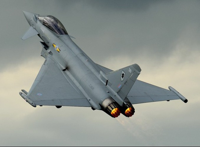 Eurofighter Typhoon (còn được gọi là EF-2000) là loại máy bay tiêm kích đánh chặn được thiết kế và chế tạo bởi liên doanh Eurofighter GmbH thành lập năm 1986 giữa các nhà sản xuất hàng không châu Âu.