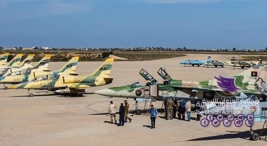 "Giải pháp quân sự phải được giữ nguyên, vì có những phe phái không tôn trọng luật pháp và mang theo những ý tưởng nguy hiểm", ông Al Mismari nói trong buổi họp báo.