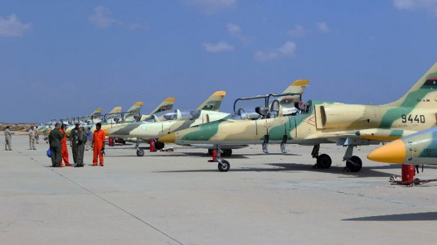 Thiếu tướng Al Mismari nhấn mạnh: "Chúng tôi đã làm việc để tái cấu trúc phòng chỉ huy tác chiến và các tuyến phòng thủ, mặt trận Sirte được tăng cường với vũ khí, radar và tên lửa phòng không".