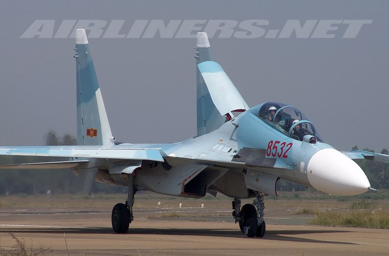 Tiếp đó, từ năm 2004, Việt Nam ký thêm hợp đồng sắm 4 tiêm kích đa năng thế hệ mới Su-30MK rồi loạt 3 hợp đồng vào các năm 2009, 2010, 2013 mua tổng cộng 32 tiêm kích Su-30MK2 chuyên tác chiến biển.