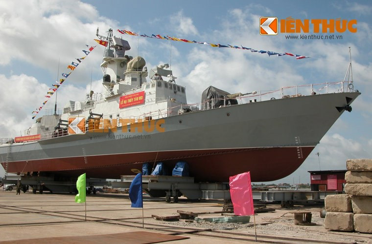 Không chỉ bán cho Việt Nam vũ khí hiện đại, Nga đã chuyển giao công nghệ đóng tàu tên lửa tấn công nhanh Project 12418 Molniya cho Việt Nam tự chế tạo. Với sự trợ giúp trực tiếp từ nhà máy Vympel, công ty Ba Son đang chế tạo 6 tàu tên lửa loại này cho Hải quân Việt Nam.