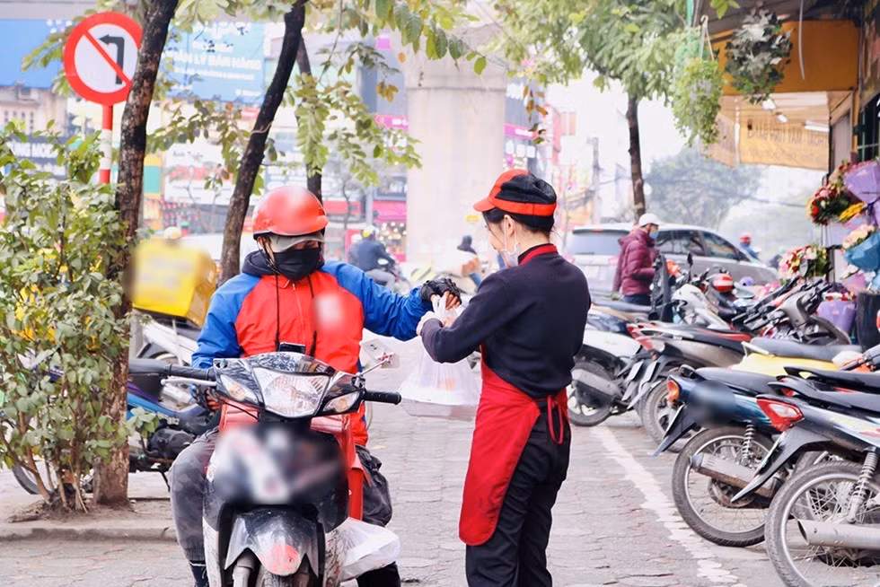 Nghe shipper “ca kiem” mua dich-Hinh-2