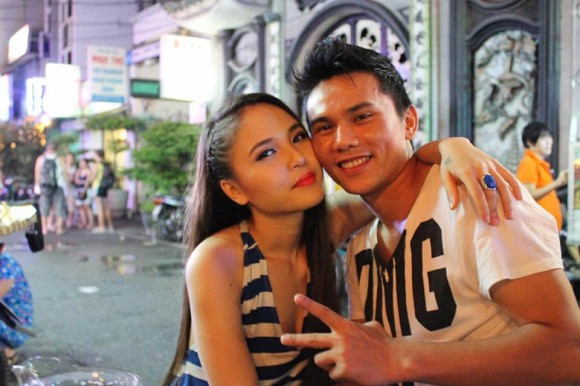 Vo dang anh 10 truoc, Tu Dua bi treu “dung nhu pha”