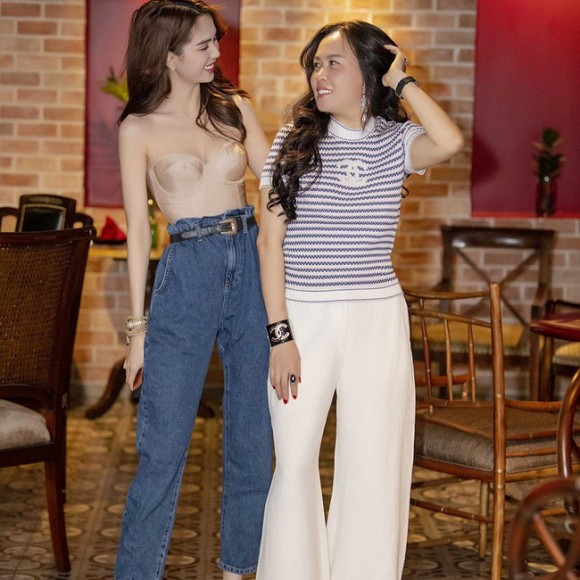 Ngoc Trinh tao dang kho hieu ben canh Phuong Chanel