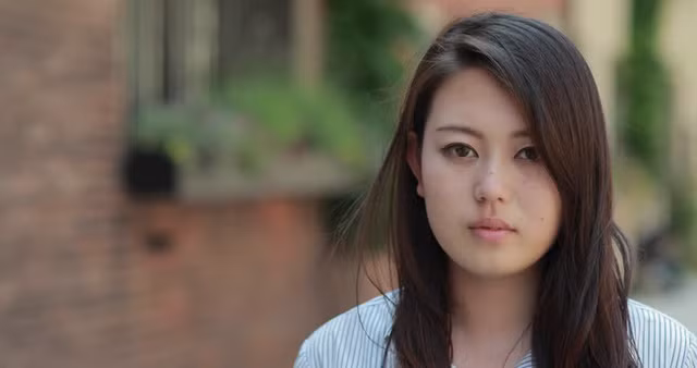 Khien nguoi cu cua chong nga xuong bat luc chi voi mot cau noi