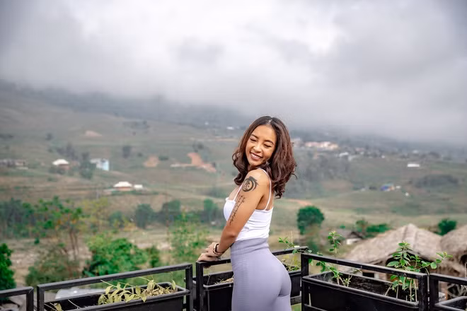 Hiện tại, kênh của cô có 6 chuyên mục riêng biệt được cập nhật hàng tuần với nội dung phong phú, từ các bài tập thể dục cho đến giáo dục giới tính. Các bài tập luyện, hướng dẫn ăn uống healthy, sống vui, sống khỏe của cô luôn nhận được sự chào đón của người xem. Hiện tại, cô đã trở thành bà mẹ 1 con, chuyển vào Sài Gòn sinh sống. Các vlog từ đó cũng có thêm chủ đề gia đình, chăm sóc con, tình yêu.