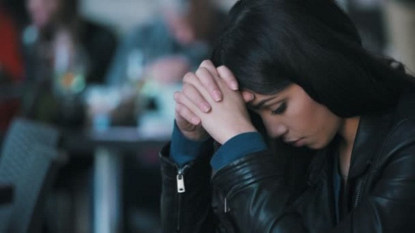 Dung chon chan tai cho khi nhin thay nguoi yeu cua em gai