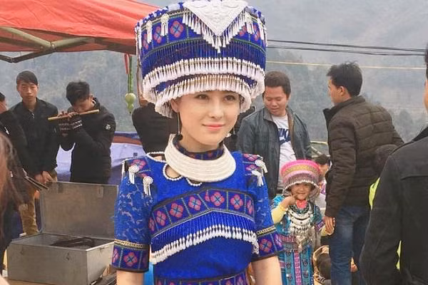 Nu cuoi toa nang khien cu dan mang don tim cua co gai H'Mong-Hinh-6