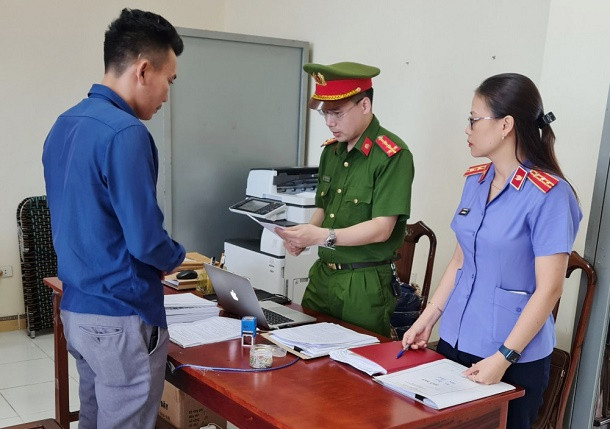 Giam doc cty Thuc pham Quang Dung bi khoi to vi tron thue gan 15 ty dong