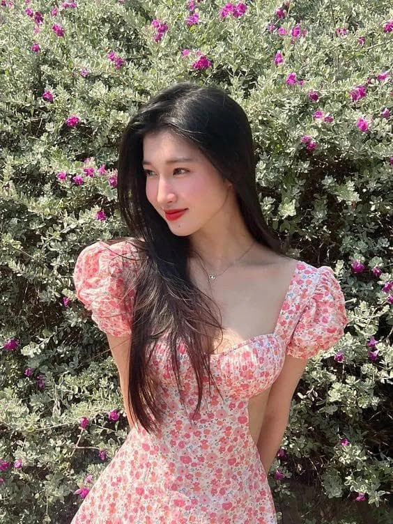 Nhiều người còn cho rằng Phương Nhi đang có dự định rút lui khỏi showbiz để lấy chồng "hào môn" nên cô dần hạn chế tiếp xúc với truyền thông.