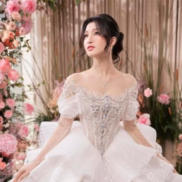 A hau Phuong Nhi ghi diem voi gu thoi trang tinh te, hack dang