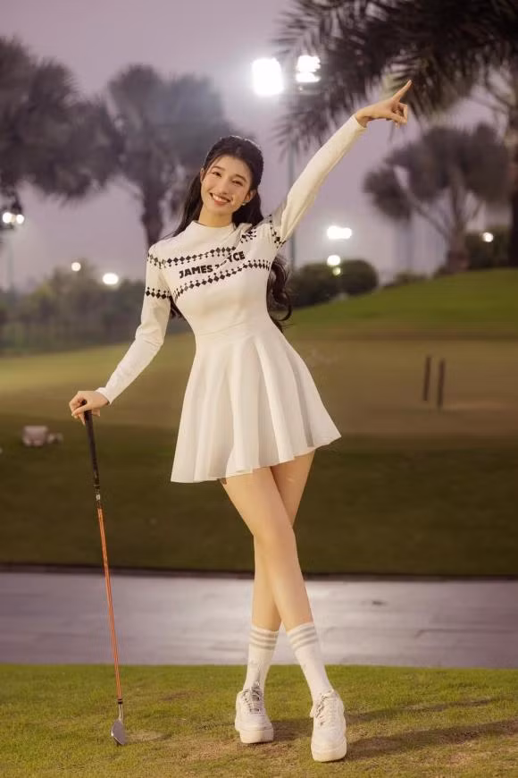 A hau Phuong Nhi ghi diem voi gu thoi trang tinh te, hack dang-Hinh-16