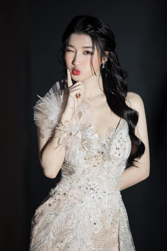 Sau khi giành danh hiệu Á hậu, Phương Nhi hoạt động sôi nổi nhưng gần đây lại "lặn mất tăm".