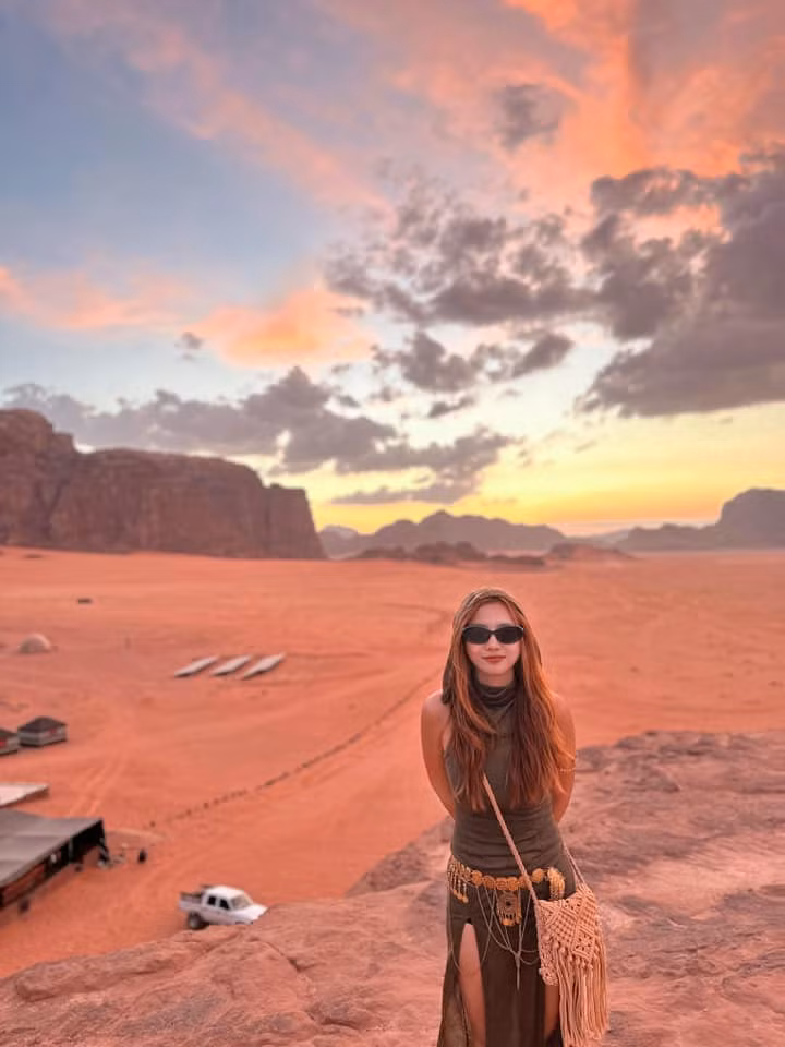 9X chi 65 trieu ngu leu sa mac, bay khinh khi cau o Trung Dong-Hinh-2