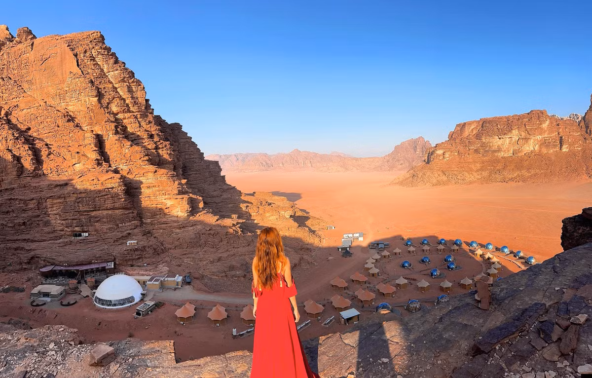 9X chi 65 trieu ngu leu sa mac, bay khinh khi cau o Trung Dong-Hinh-5