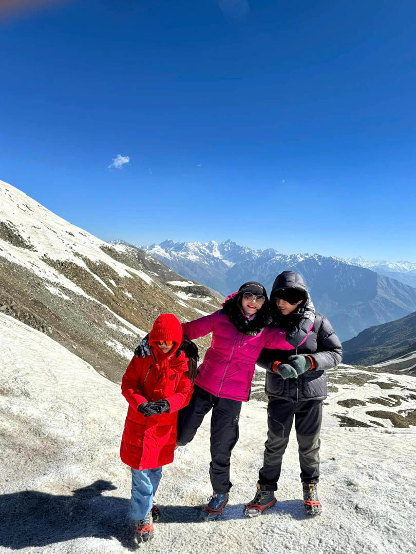 Nguoi me Ha Noi dua 2 con leo nui, chinh phuc cac dinh cao