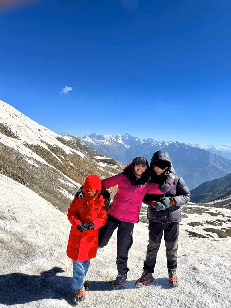 Nguoi me Ha Noi dua 2 con leo nui, chinh phuc cac dinh cao