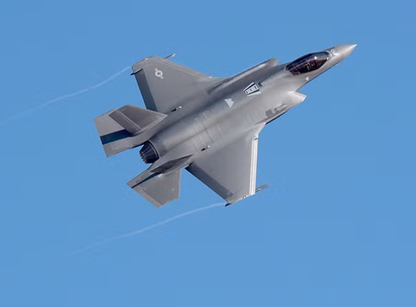 Nước này đã nhận bàn giao 7 máy bay, nhưng chúng sẽ phải nằm trong lều bạt dã chiến cho tới năm 2020 do không có nhà chứa chuyên biệt.