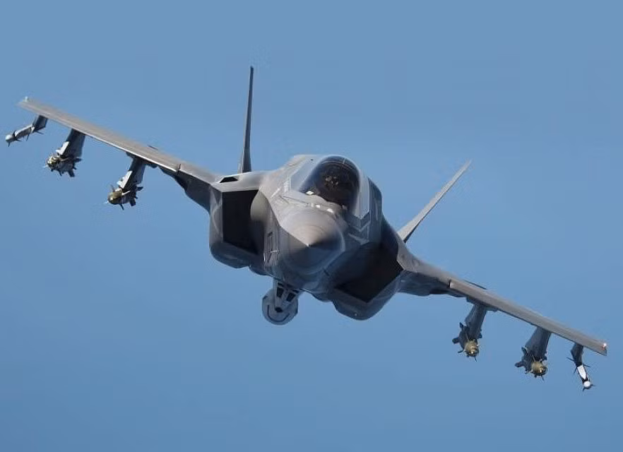 "Khi toàn bộ phi đội 52 chiếc F-35A được biên chế trong 10 năm tới, lượng phát thải khí CO2 của Không quân Na Uy sẽ tăng hơn hai lần, chiếm tới 56% tổng lượng khí thải ra môi trường của quân đội Na Uy vào năm 2030.