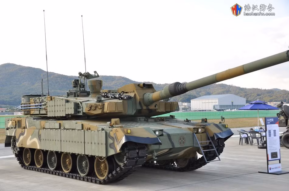 Xe tăng K2 sử dụng gói năng lượng hybrid đã vượt qua bài kiểm tra độ bền sau 3.200 km sử dụng vào đầu năm nay. Không có bất thường nào được tìm thấy trong quá trình thử nghiệm. Hiệu suất của thiết bị Đức tích hợp vào K2 một lần nữa được xác nhận.