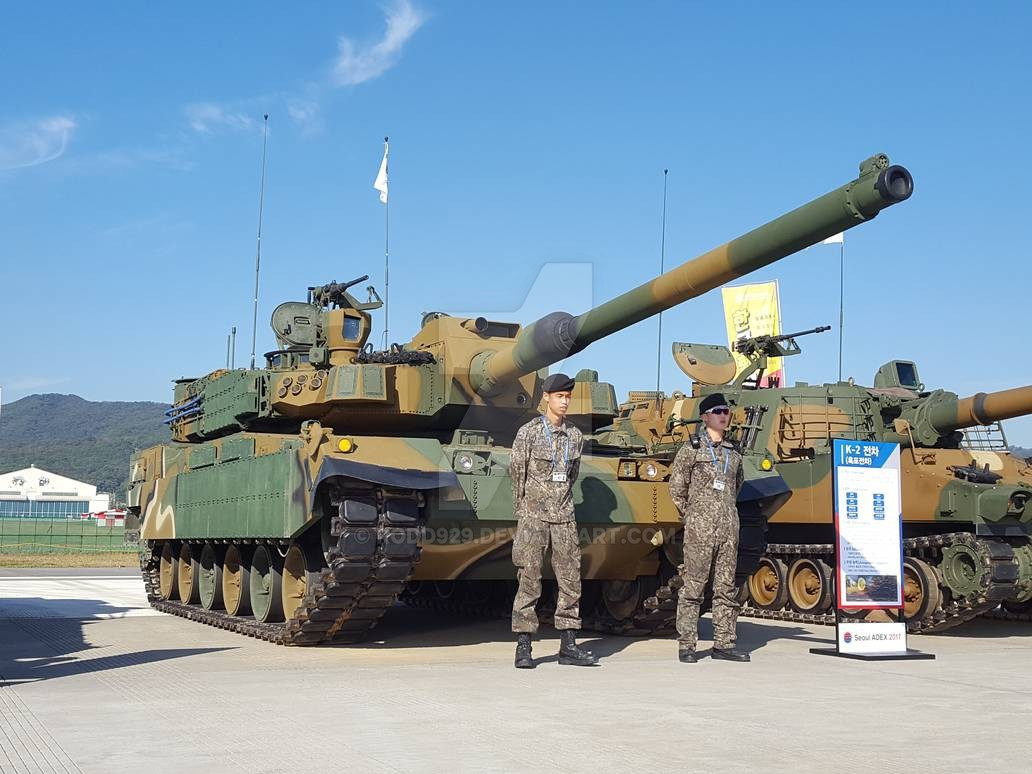 Ngoài việc trọng lượng khá nặng nề, xe tăng K2 Black Panther còn được Hàn Quốc gia cố bằng các phiến giáp phản ứng nổ bên hông và tháp pháo, tuy nhiên đây có vẻ không phải nguyên nhân chính.