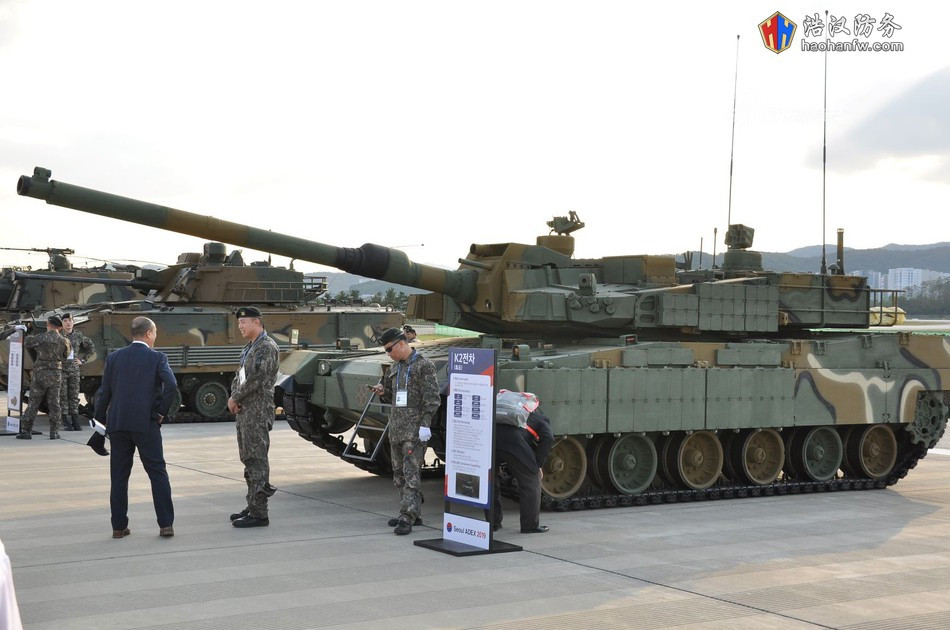 K2 Black Panther là xe tăng chiến đấu chủ lực thế hệ thứ hai do Hàn Quốc tự nghiên cứu phát triển, nó đã được quân đội nước này đánh giá rất cao về tính năng kỹ chiến thuật.