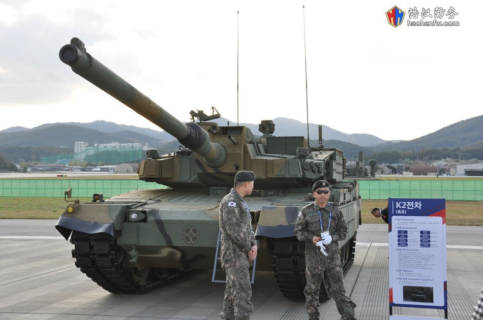 Nguyên mẫu K2 Black Panther ra mắt từ năm 2007, nhưng do áp dụng một số lượng lớn công nghệ nước ngoài đã khiến thời gian thử nghiệm trở nên rất dài.