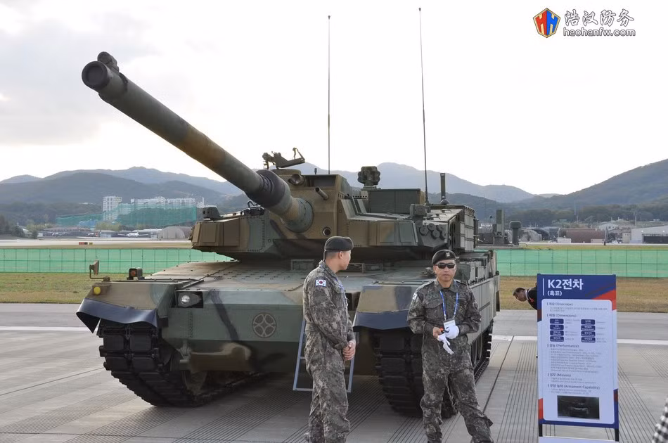 Nguyên mẫu K2 Black Panther ra mắt từ năm 2007, nhưng do áp dụng một số lượng lớn công nghệ nước ngoài đã khiến thời gian thử nghiệm trở nên rất dài.