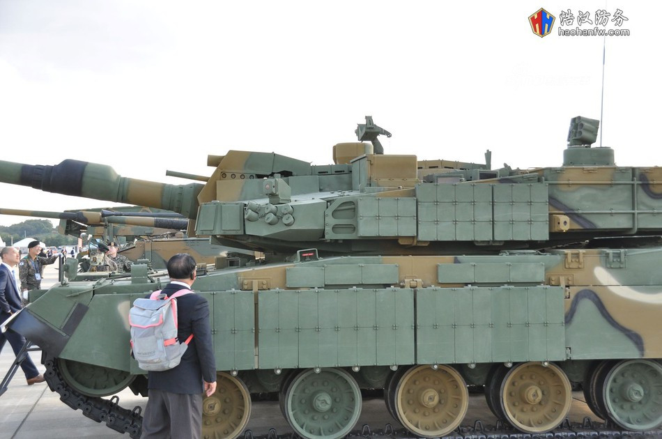 Đầu năm 2011, Hàn Quốc tuyên bố sẽ đưa K2 Black Panther vào sản xuất hàng loạt tại thời điểm năm sau, tức là vào năm 2012, nhưng sau đó kế hoạch trên vẫn không hoàn thành đúng tiến độ.