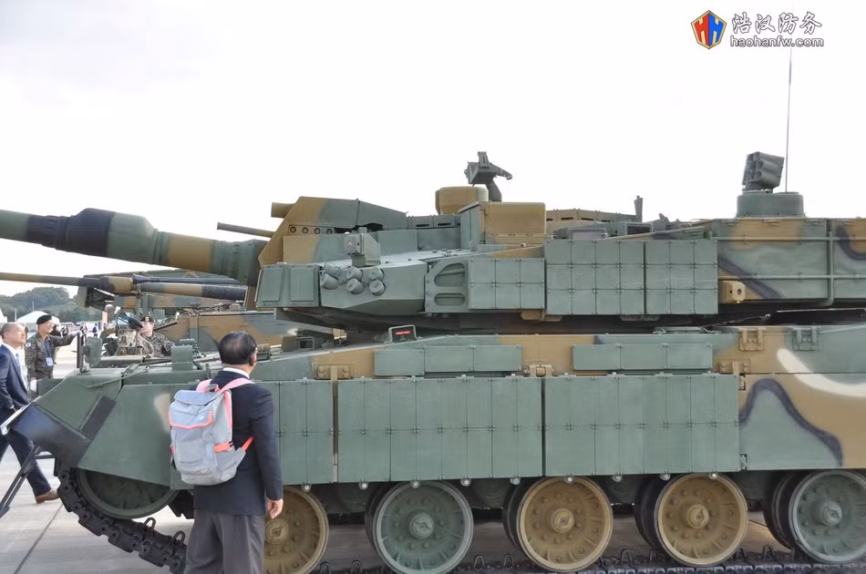 Đầu năm 2011, Hàn Quốc tuyên bố sẽ đưa K2 Black Panther vào sản xuất hàng loạt tại thời điểm năm sau, tức là vào năm 2012, nhưng sau đó kế hoạch trên vẫn không hoàn thành đúng tiến độ.