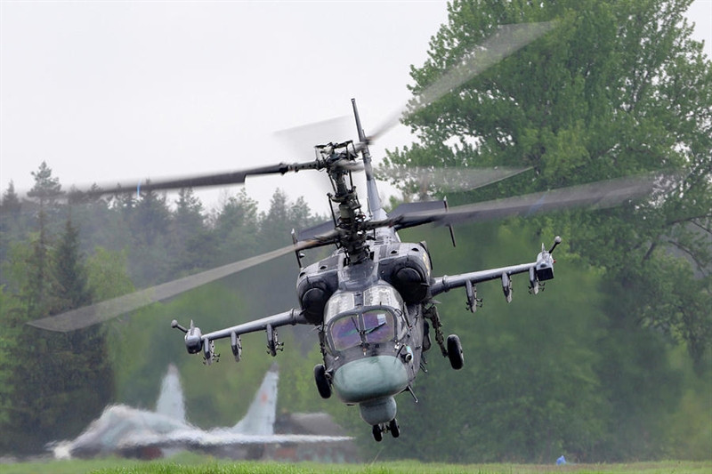 Vitebsk không chỉ đánh giá phát xạ của radar đối phương, mà đồng thời chế áp tín hiệu trong dải tần rộng hơn. Ngoài TsSAP, tổ hợp còn gồm hệ thống bảo vệ chống tên lửa lắp đầu tự dẫn tìm nhiệt (TGSN). Hệ thống này dùng đèn pha laser làm mù tên lửa địch.