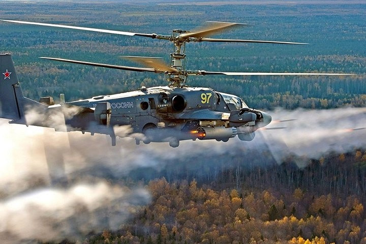 Tình đối đầu giữa trực thăng tấn công Ka-52 và hệ thống phòng không Tor được đặt ra khi Không quân Nga điều dòng trực thăng này đến bán đảo Crimea. Để tăng cường khả năng tồn tại trước hệ thống tên lửa đất đối không của đối phương, trước khi được điều đến Crimea, Không quân Nga đã kịp thời trang bị cho Ka-52 hệ thống tác chiến điện tử cực mạnh (EW), bản nâng cấp của Vitebsk.