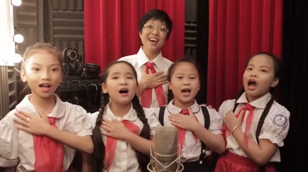 Clip xuc dong mung sinh nhat Bac Ho cua 1250 ban tre-Hinh-4