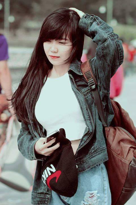 Đáp lại những ý kiến phán xét, quy chụp bản thân là fan phong trào của dân mạng, Lệ Nhi thẳng thừng: "Mình yêu MU như thế nào, có phải fan phong trào hay không... bản thân mình và ai quen biết với mình đều hiểu. Khoác lên mình bộ quần áo MU, bản thân mình biết mình yêu MU như thế nào. Và mình cũng không có nghĩa vụ phải cố gắng chứng tỏ tình yêu ấy một cách lố lăng hay để được ai đó xa lạ công nhận".