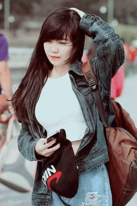 Đáp lại những ý kiến phán xét, quy chụp bản thân là fan phong trào của dân mạng, Lệ Nhi thẳng thừng: "Mình yêu MU như thế nào, có phải fan phong trào hay không... bản thân mình và ai quen biết với mình đều hiểu. Khoác lên mình bộ quần áo MU, bản thân mình biết mình yêu MU như thế nào. Và mình cũng không có nghĩa vụ phải cố gắng chứng tỏ tình yêu ấy một cách lố lăng hay để được ai đó xa lạ công nhận".