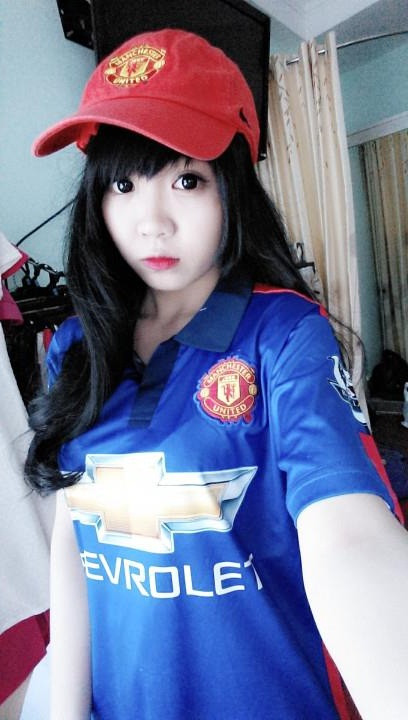 Có tình yêu với Quỷ đỏ nhưng Lệ Nhi không cho rằng cần phải thể hiện nó để cho người khác phải nhìn thấy và công nhận cô là một fan MU chính hiệu. Lệ Nhi đề cao sự tự nhiên, chân thành của bản thân.