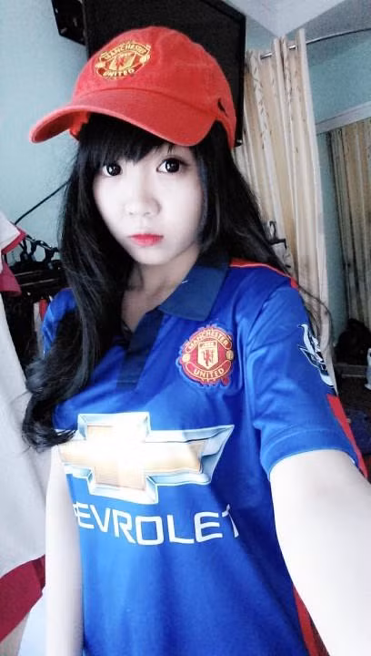 Có tình yêu với Quỷ đỏ nhưng Lệ Nhi không cho rằng cần phải thể hiện nó để cho người khác phải nhìn thấy và công nhận cô là một fan MU chính hiệu. Lệ Nhi đề cao sự tự nhiên, chân thành của bản thân.