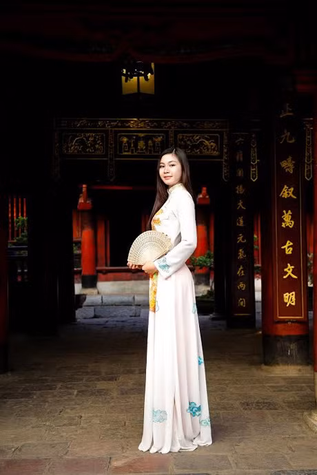 Vóc dáng đẹp giúp Phương hóa thân trọn vẹn, phù hợp với rất nhiều concept ảnh khác nhau, từ trang phục thể thao khoe dáng cho đến trang phục kín đáo như áo dài truyền thống.