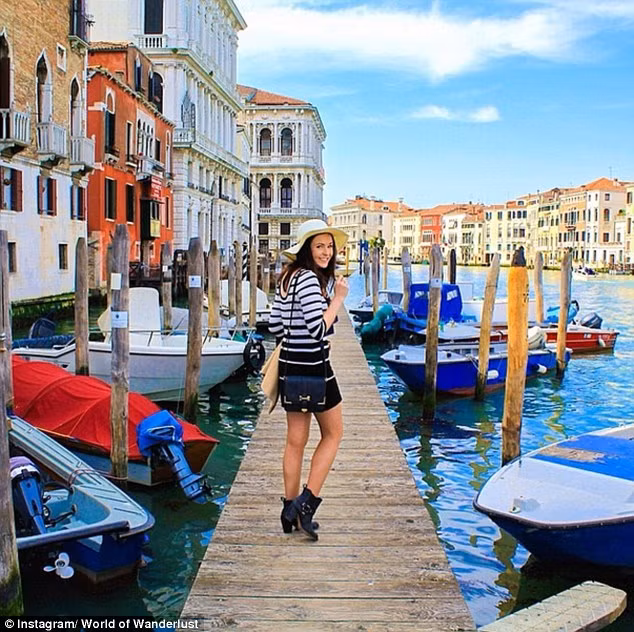 Cụ thể hơn, các đơn vị về du lịch thường tài trợ cho Brooke kinh phí đi lại, "bao" cho cô tiền vé máy bay, vé tàu và miễn phí tiền khách sạn. Nhưng với những trải nghiệm tự do, các hoạt động phát sinh như chơi các trò chơi... để phục vụ cá nhân, Brooke sẽ tự bỏ tiền túi của mình.