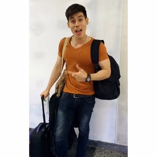 Chàng trai trẻ cho biết anh thà đi làm để kiếm tiền rồi bị chê là kỳ quặc còn hơn là ngồi một chỗ, chờ đợi vận may đến với mình.