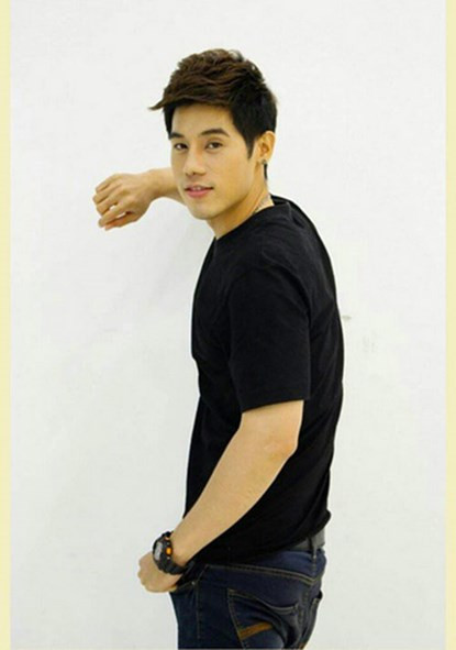 Về chuyện vừa làm xe ôm, vừa làm người mẫu... Dechapat bộc bạch rằng dù kỳ quặc nhưng với anh, hai công việc này đem đến cho anh nguồn thu nhập ổn định.